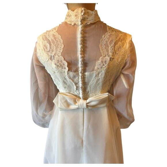 Vintage 1970s Sheer Lace High Neck Bridal Wedding Gown with Bow Detail 
 XS - Picture 7 of 17